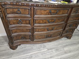 4-Piece Traditional King Size Bedroom Set