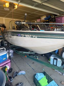 Crestliner 18ft 135 hp