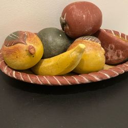 Ceramic fruit bowl, six pieces of fruit