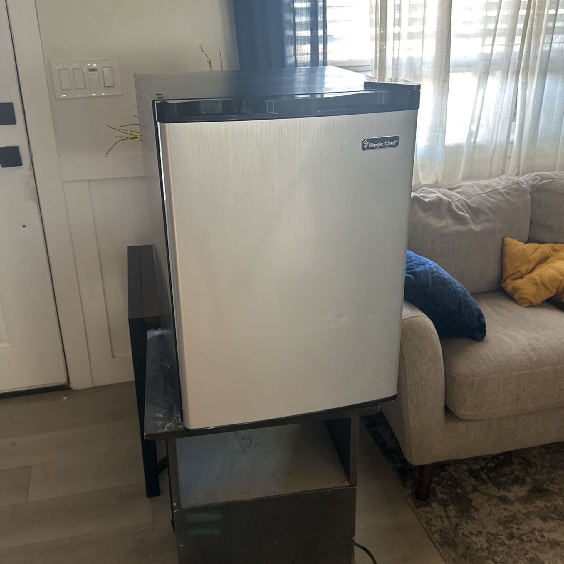 Magic Chef Mini Fridge