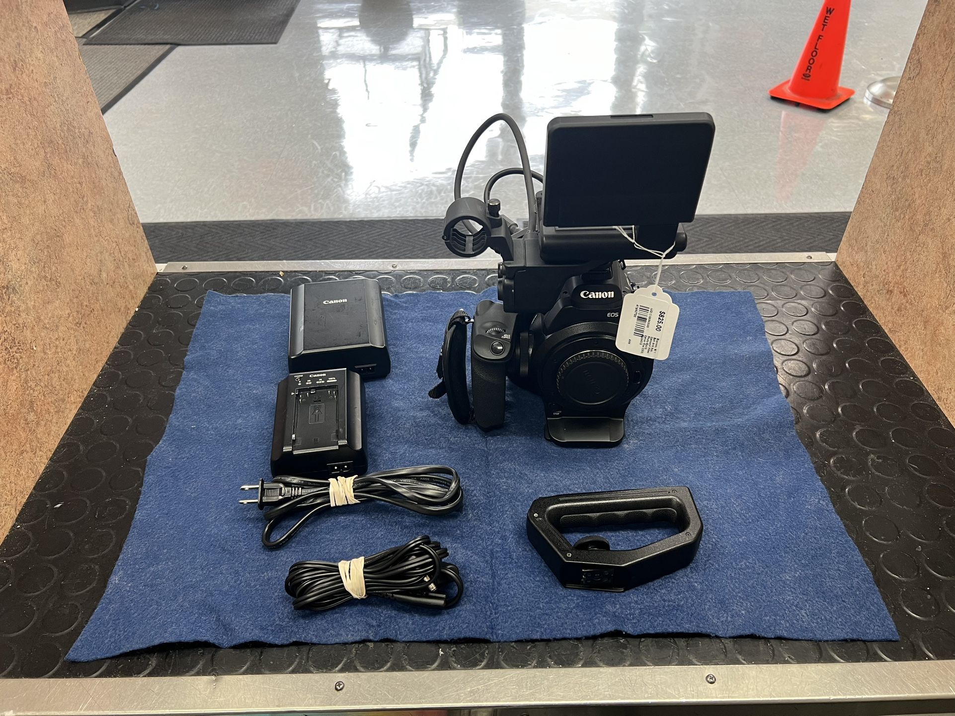 Canon EOS C300 (Body Only)