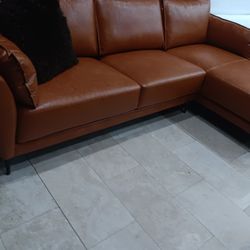 *Living Room Special*---Corsica Mature Leather Sectional Sofa---Now $699---Delivery And Easy Financing Available👌