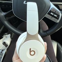 Beats Solo Pro 