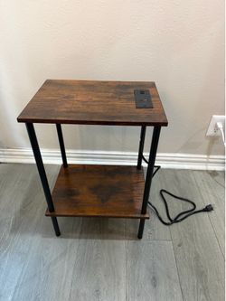 Like New End Table with Built-In Power Outlet & Dual USB Charging Ports (15.3” x 11.4” x 22”)