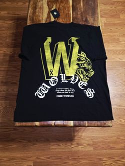 Darc Sport Men's "Keep On Fighting" Premium Fight Cancer Black Tee. Size Medium.