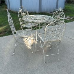 Antique Outdoor Table /w 4 Chairs