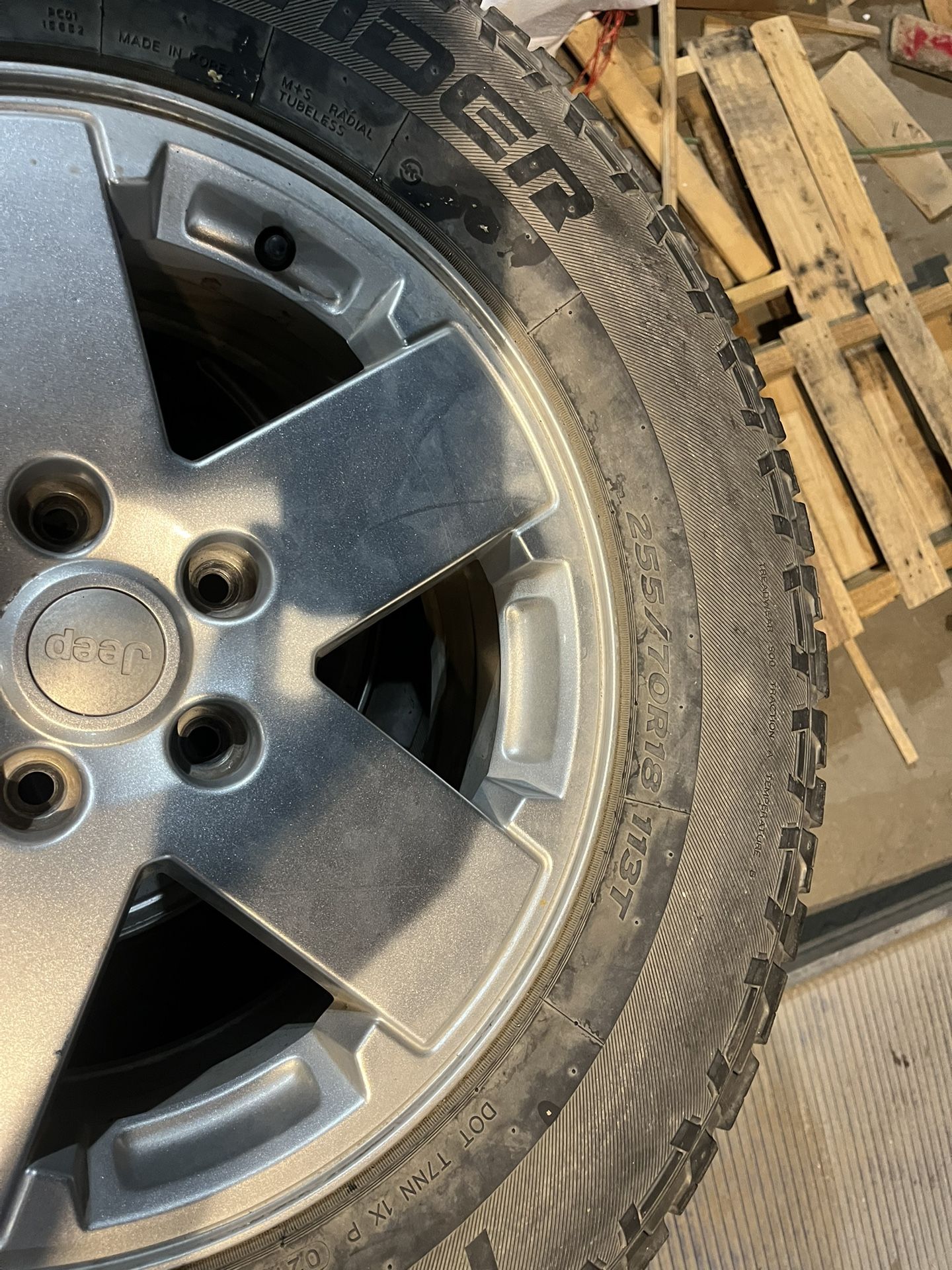 255/70R18 113T Tires
