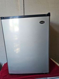 Mini fridge