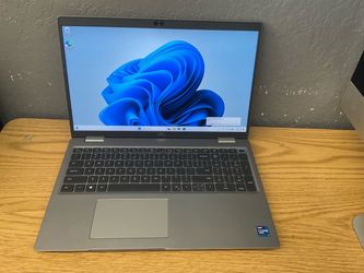 Dell Latitude 5521 15" i7-11850H, 256 GB NVMe SSD 16 GB RAM Win 11 Pro