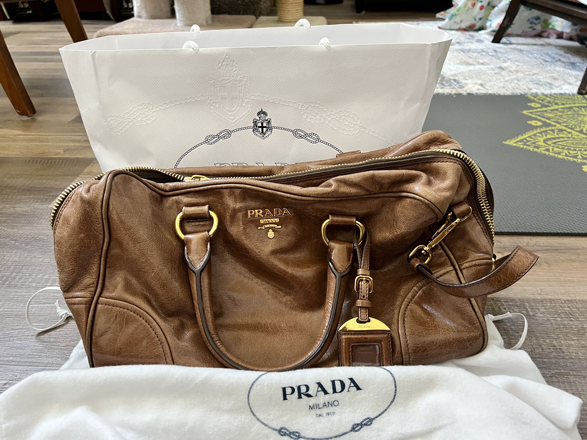 Authentic Prada Leather Handbag In Excellent Condition 