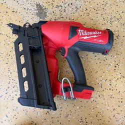 Milwaukee  M18 FUEL 18-Volt Brushless Lithium-Ion Cordless 21-Degree Duplex Nailer