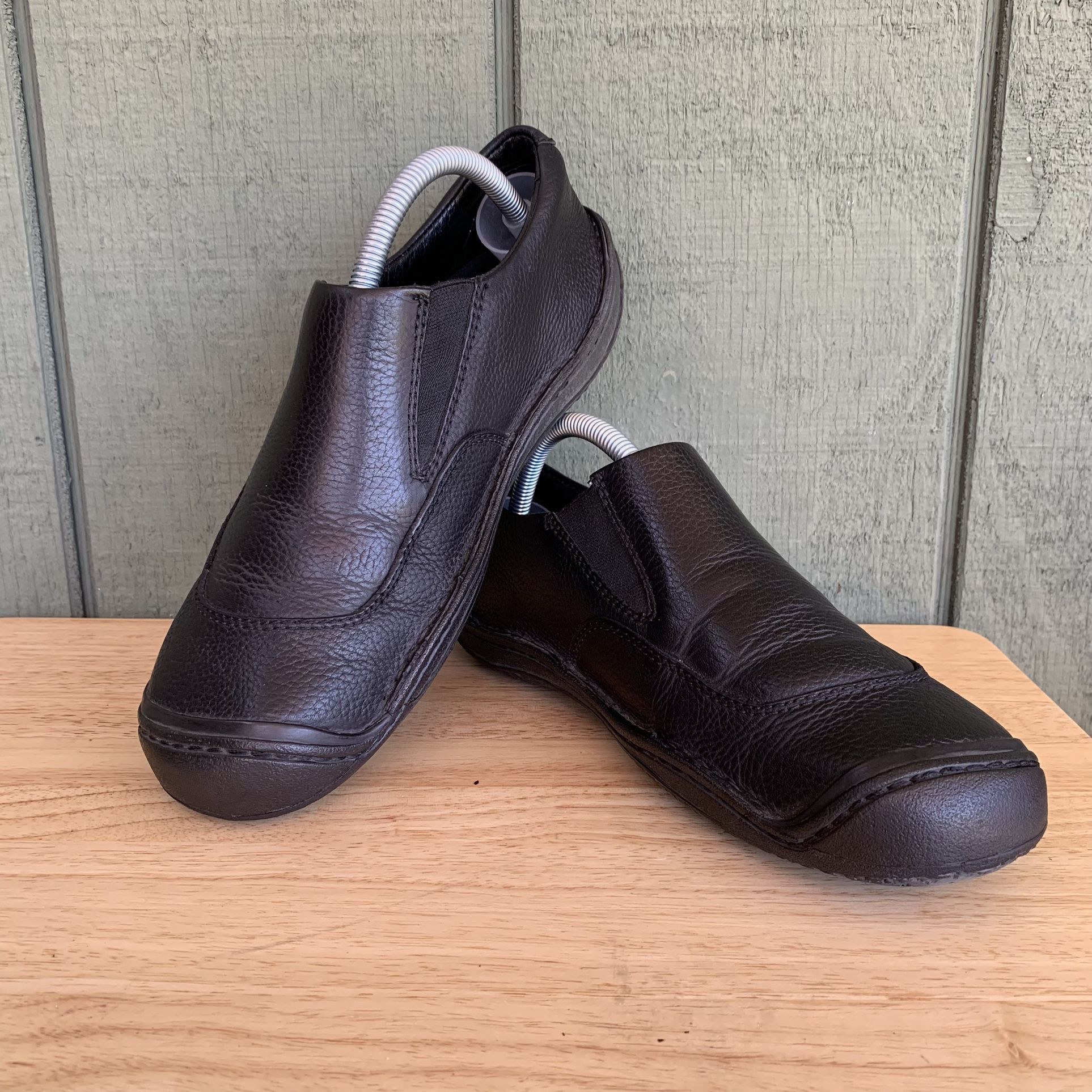 Keen Austin Men’s Black Leather Slip-On Hiking Loafers Sz 7 US 13006-BLCK