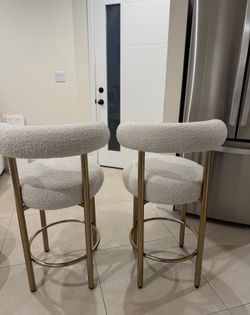 Beige/gold high chair 2 piece (bar stools)