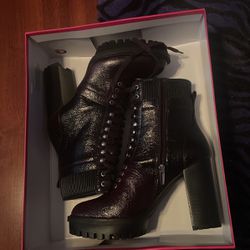 Vince Camuto Ladies Boots 