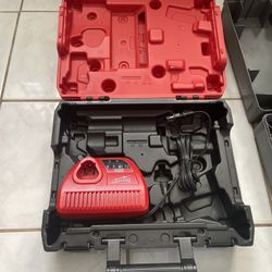 Milwaukee Case for 1/4 Drill Driver w Charger
