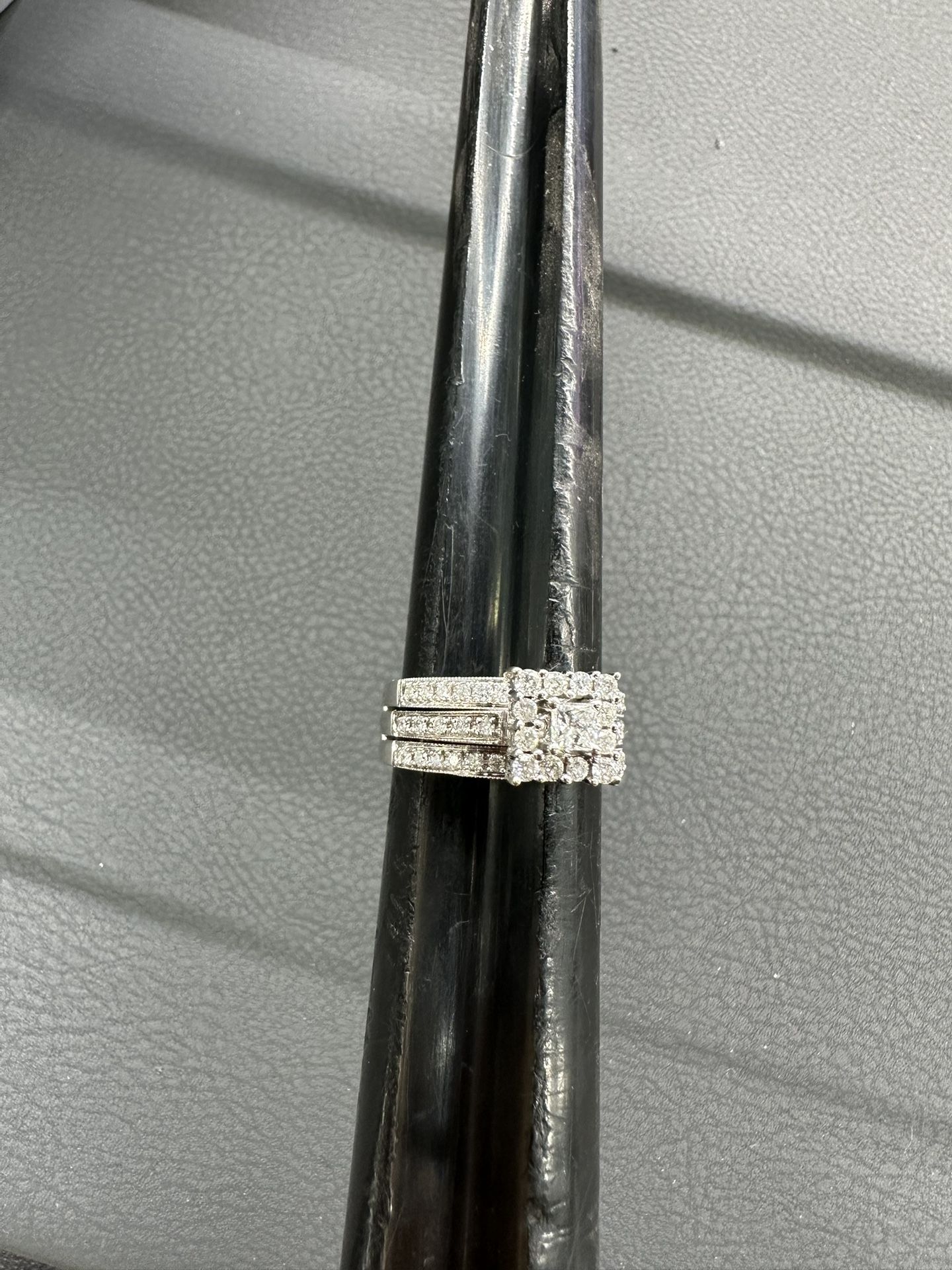 Engagement set