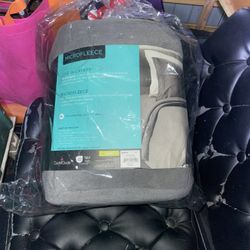 King size microfiber fleece sheet set and blanket