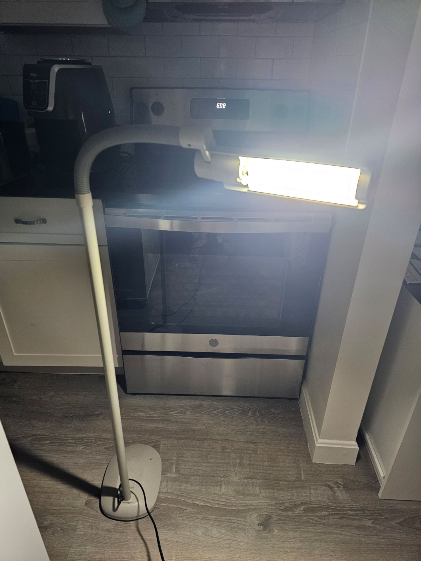 Good condition adjustable, flexible standing lamp.