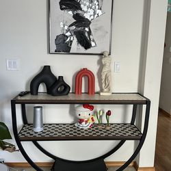 A display stand that’s like new