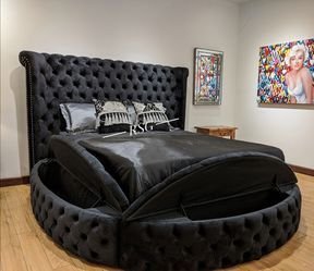 Storage Bed Frame Queen size bed King Size Bed Frame Color Options Only $39 down payment 👉 Please ask Jon Green for a discount when you arrive!