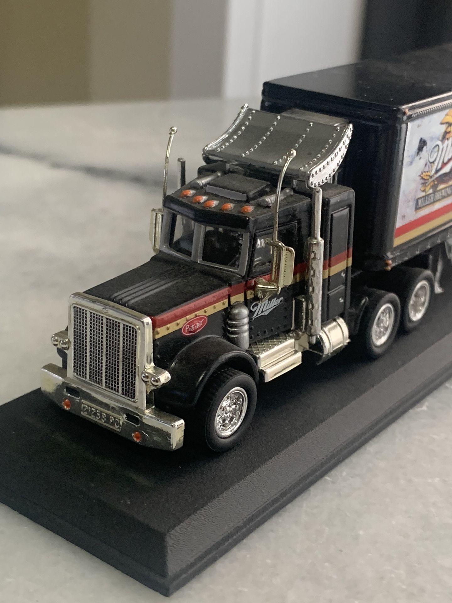 Matchbox Aerodyne Truck Collection 18 Wheeler Peterbilt 1981 Scale 1/90 Excellent $90.00