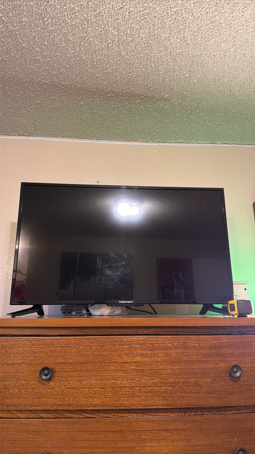 40”    flat Screen  TV