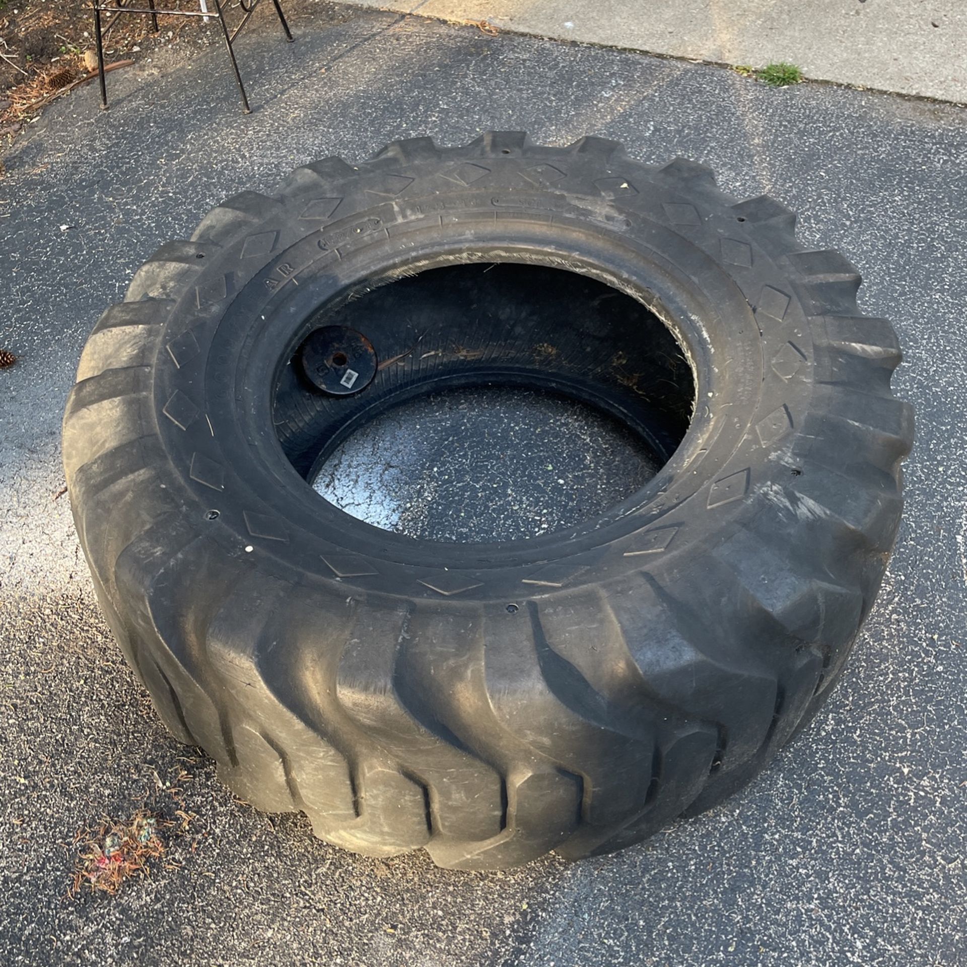 Workout Tire for Sale in West Chicago, IL OfferUp