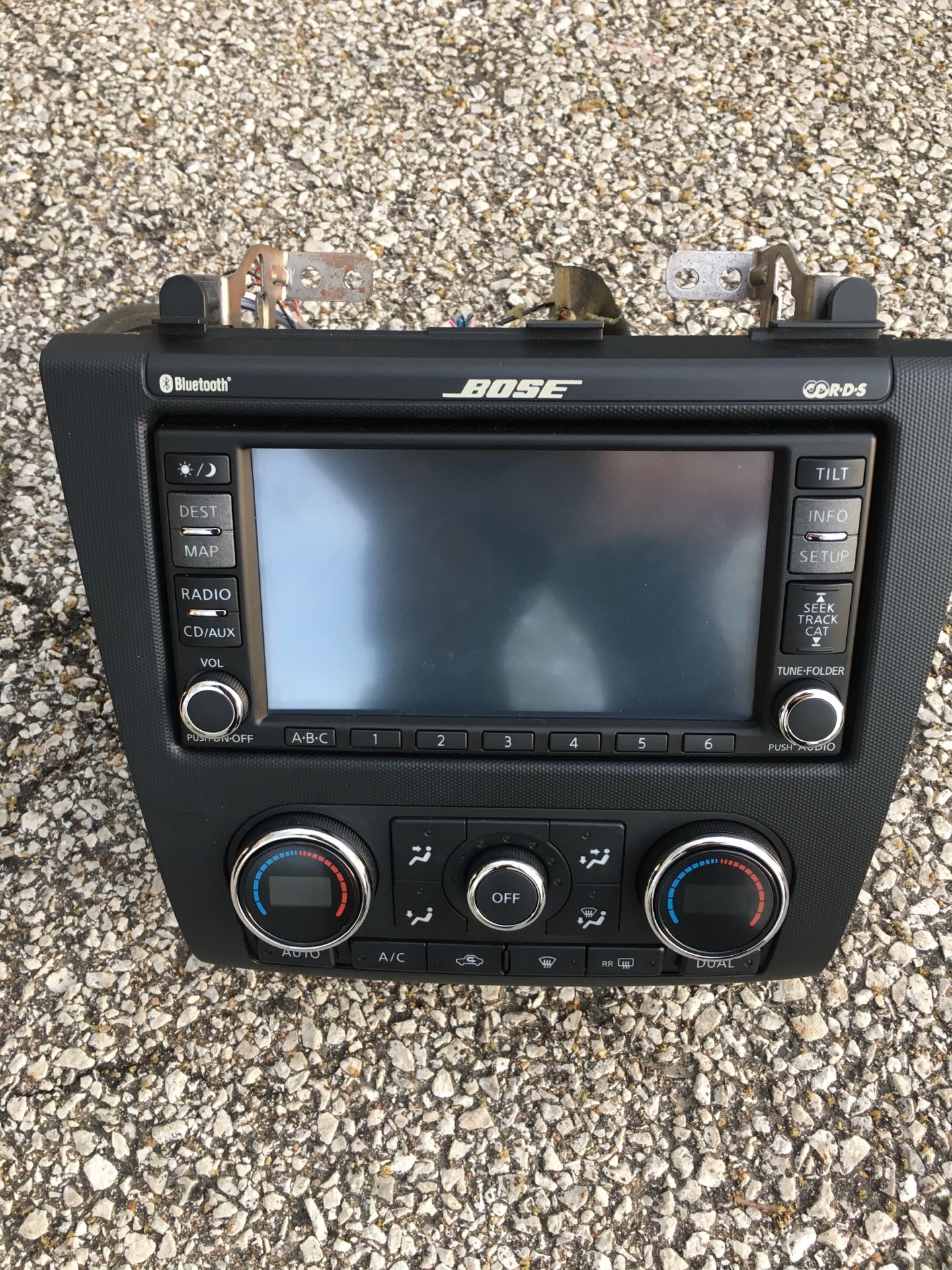 Bose stereo with navigation Nissan