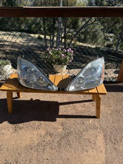 2005 Toyota Sienna Headlights
