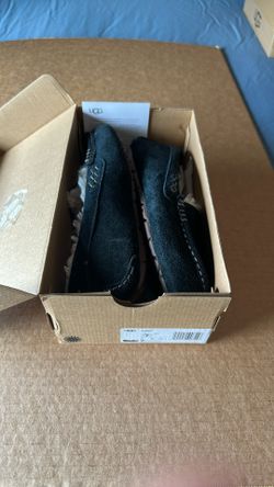 Ugg Slipper Size  7 Women 