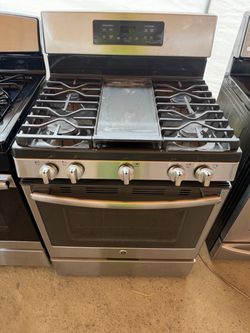 GE Stainless Steel Gas Range with Griddle