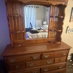 Dresser With Mirror 