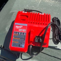 Milwaukee M12 M18 Charger