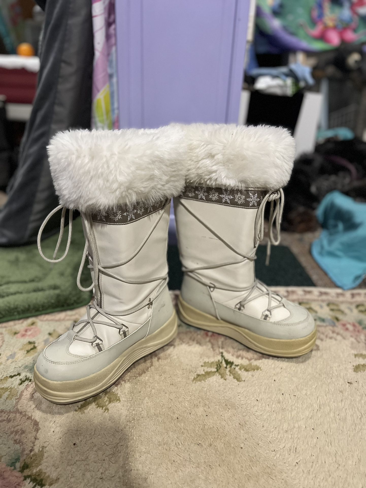 Women’s Snow Boots Size 8