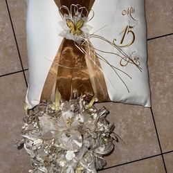 Flower Bouquet & Pillow For Party 
