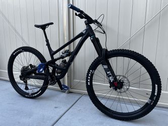 2023 YT Capra Large