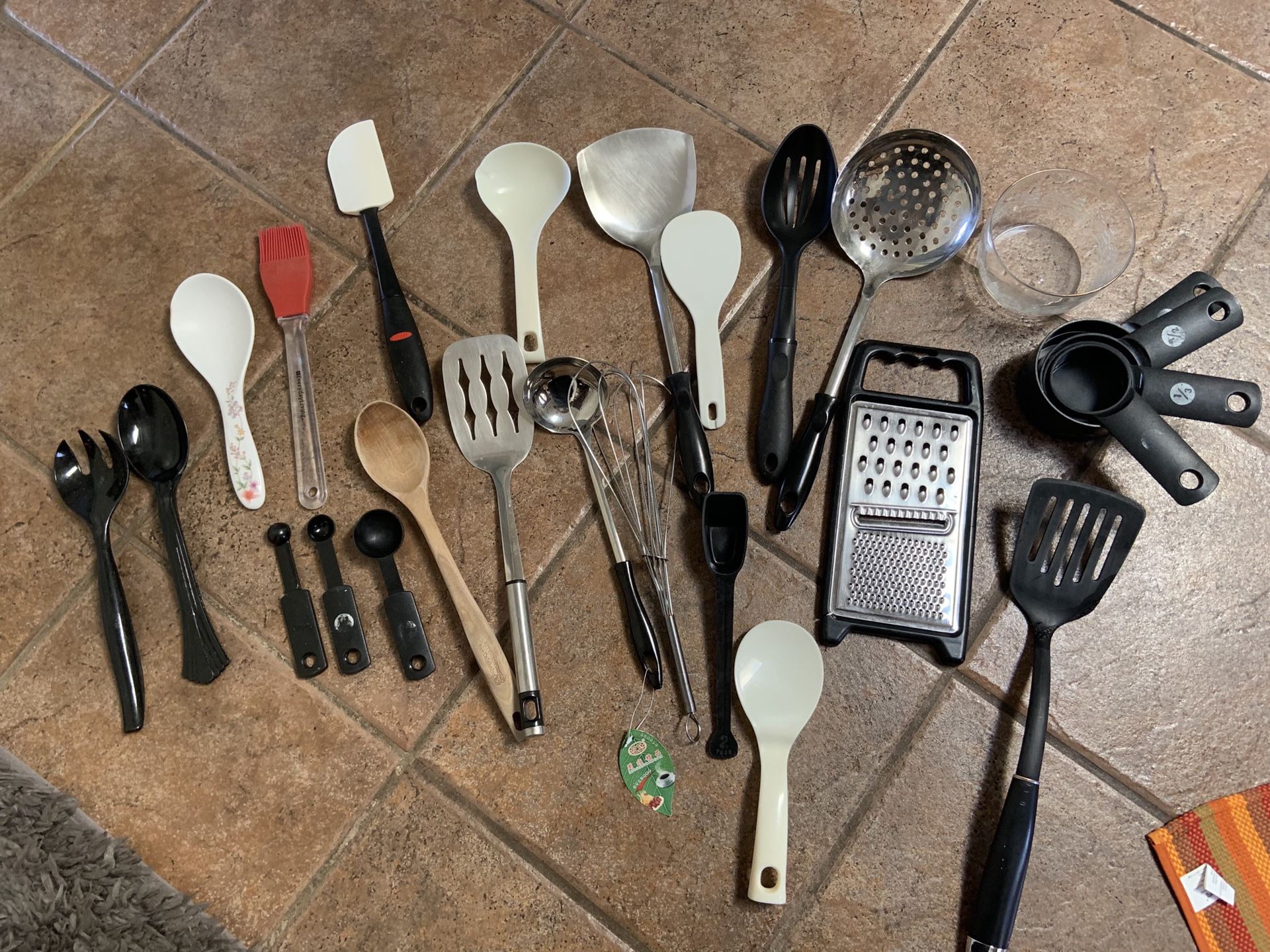 Kitchen utensils lot