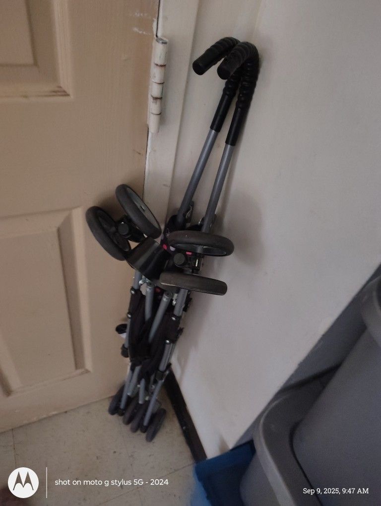 Minnie Mouse Umbrella Stroller 