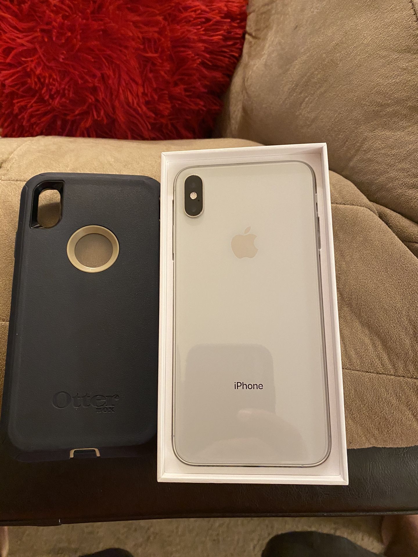 Apple X s Max 64 GB with Otter Box