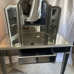 Beauty/vanity Table &chair