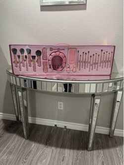 Glam makeup brushes