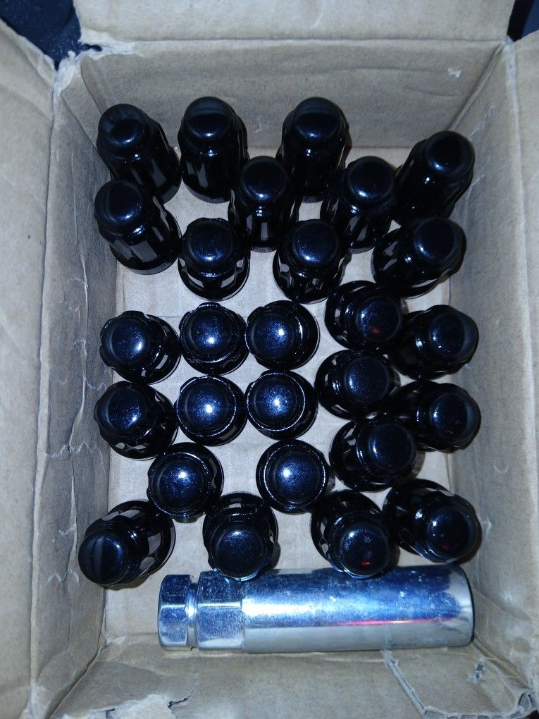 1/2 "Lugnuts Socketkey Included