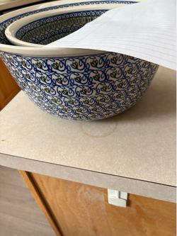 Polish pottery bowl set