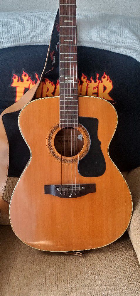 Classic Ventura Guitar 