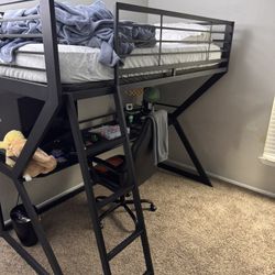 Gamin Bed Bunk With Lights And Gamin Chair (rooms To Go )