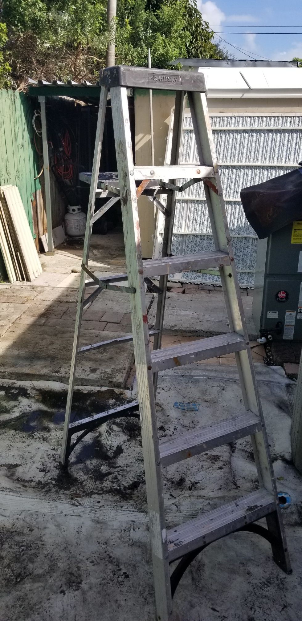 Husky 6 foot ladder