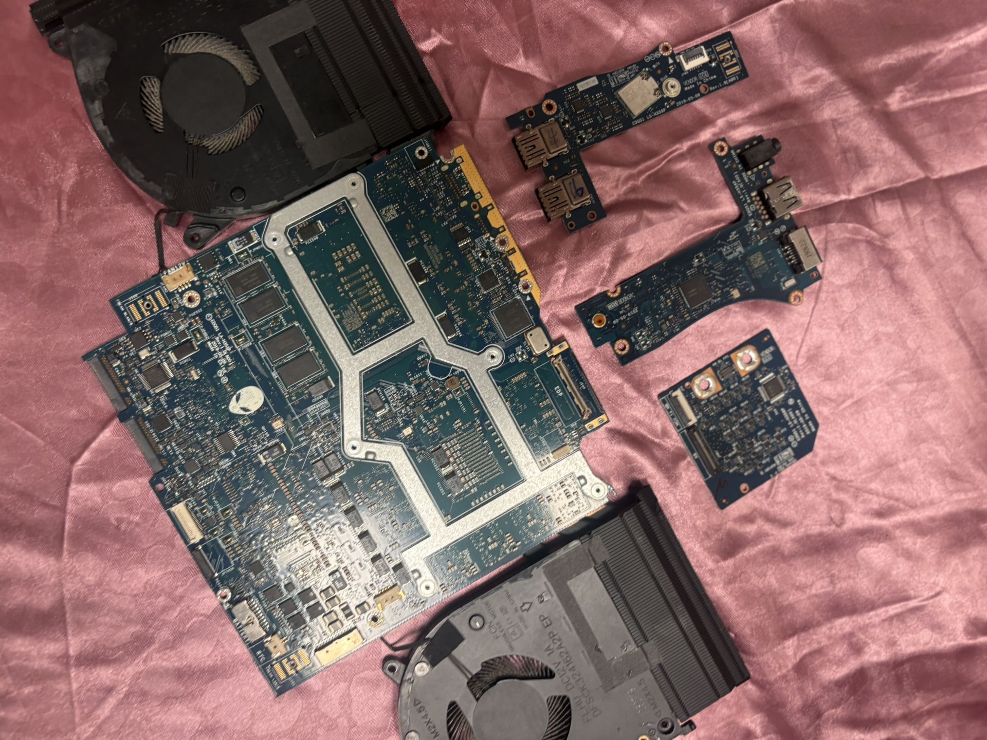 DELL ALIENWARE M15 R2 i7-9750H RTX2080 16GB EDQ51 LA-H351P