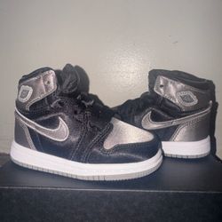 Air Jordan 1 Retro High OG Toddler Sneakers 5 C