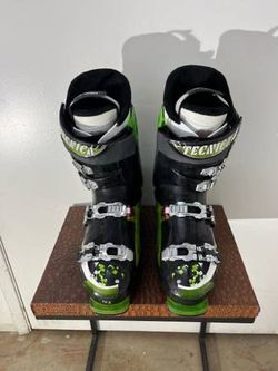 MEN'S SIZE 11 - 11 1/2 TECNICA SKI BOOTS - VERY GOOD CONDITION!