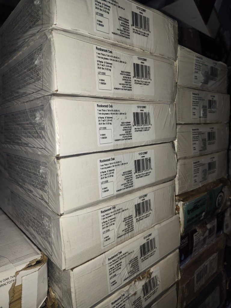 💥 23 Boxes / 555 Sq Ft - Traffic Master 7mm Water Resistant Laminate Flooring - ROCKWOOD OAK